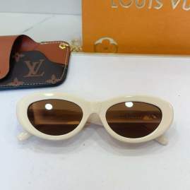 Picture of Louis Vuitton Sunglasses _SKUfw76770633fw
